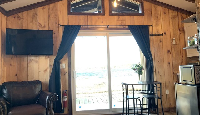 Lakefront country cabin with rustic charm overlooking lake