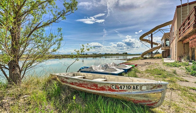 Lakefront Country Home w/Waterslide & Trampoline!