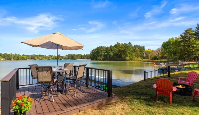 Lakefront Couples Retreat | Hot Tub & Fireplace
