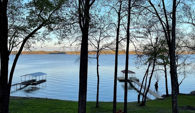 Lakefront Cozy 3 Bedroom 2 Bath with Breathtaking Views