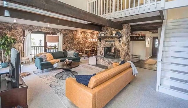 LAKEFRONT Cozy Cabin With Dock & Amazing view in The Poconos