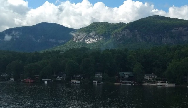 Lakefront - Cozy Cottage Directly On Beautiful Lake Lure!