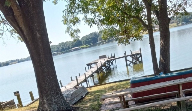 Lakefront Cozy Cottage
