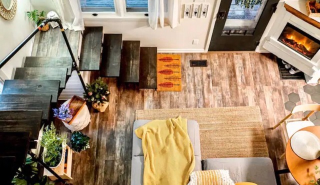 Lakefront *cozy & peaceful *dock & swings