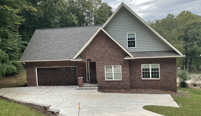 Lakefront Custom Home/w Private Dock on Cove. Finished Basement. 2 Kitchens