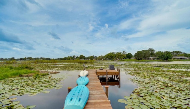 Lakefront Deltona Vacation Rental with Dock and Kayaks