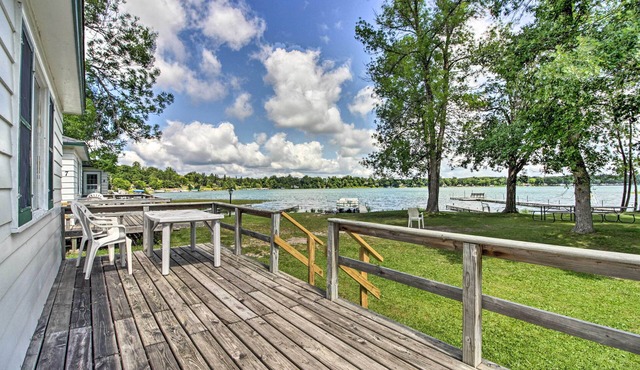 Lakefront Dent Cabin - Boat Rentals & Docks!