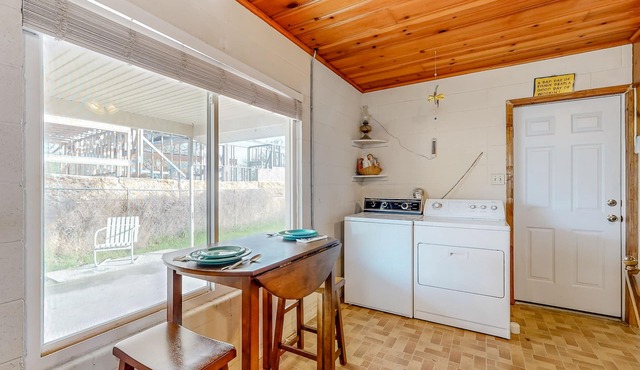 Lakefront, dog-friendly home with patio, lovely view & access to lake activities