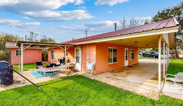 Lakefront, dog-friendly home with patio, lovely view & access to lake activities