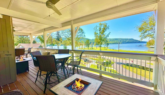 Lakefront "Double Studio"-Lake, Pool, Splash Pad, hot tub, fire pit, kayaks, etc