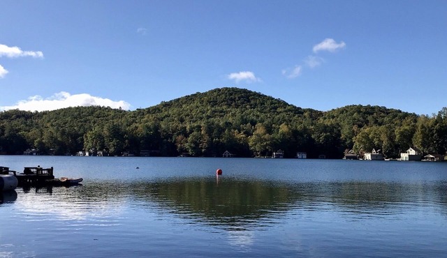 LAKEFRONT easy access private dock! Read our reviews to see what makes us all 5⭐️