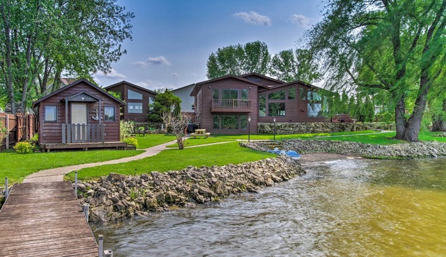 Lakefront Eau Galle Home w/Hot Tub & Fire Pit