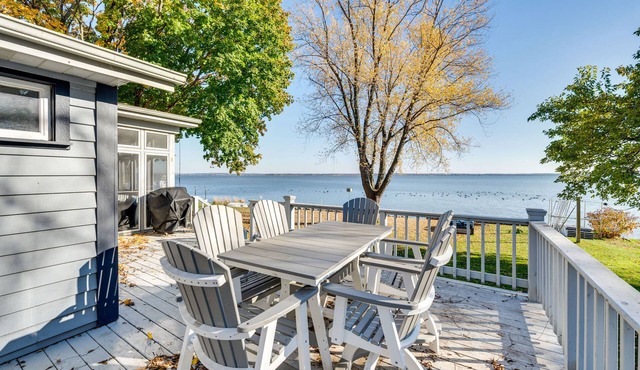Lakefront Edgerton Cottage w/Deck & Grill!