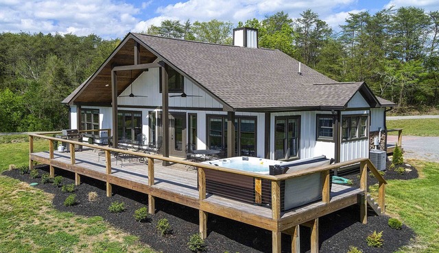 Lakefront Escape at Summer Breeze w/Private Dock w/Kayaks