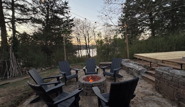 Lakefront Escape at Fords Rock Lookout -nFire Pits, Deck, Screened Porch