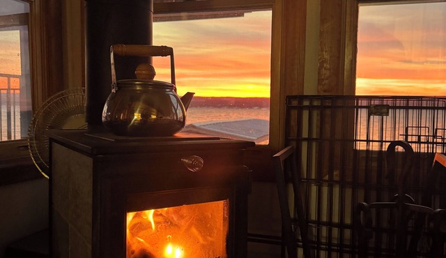 Lakefront Escape - Cozy, Comfy, and PRIVATE