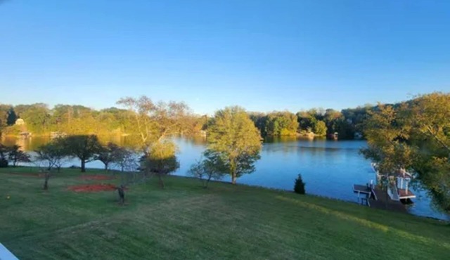 Lakefront Escape: hot tub, endless views, deep water dock, gentle walk to water
