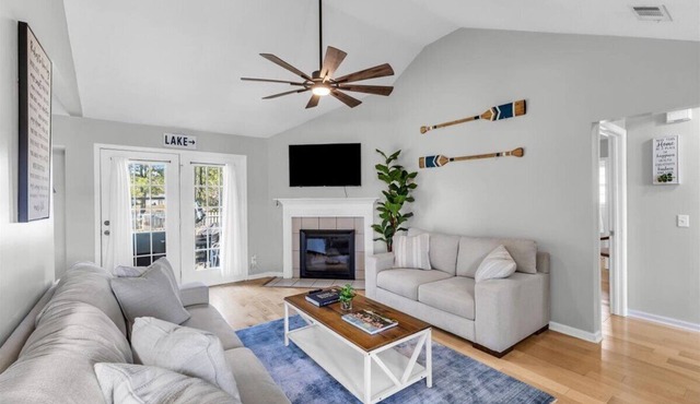 Lakefront Escape Near Savannah w/Game Room