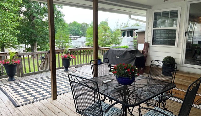 Lakefront Escape on Lake Blackshear - Private Dock & Stunning Views