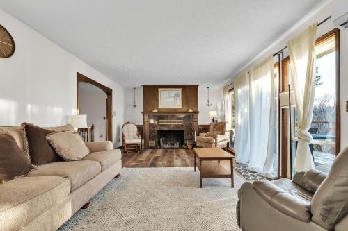 Lakefront Escape on Lake Hudson cabin