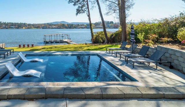 Lakefront Escape | Private Dock | Sleeps 24