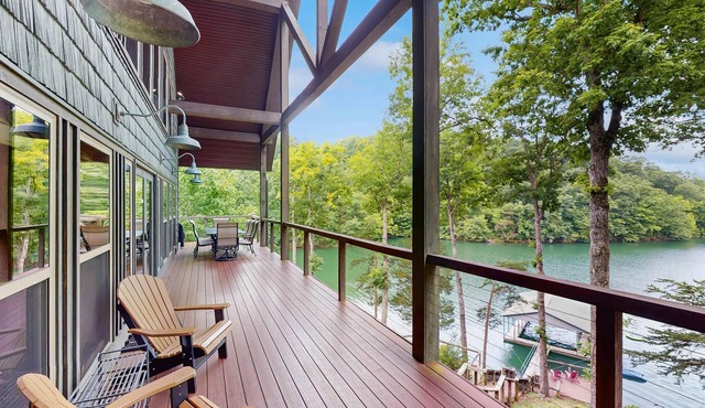 Lakefront Escape, Sleeps 10, Private Dock, Hot Tub