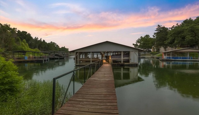 Lakefront Escape, Sunrise Views, Boat Slip & Community Dock Access