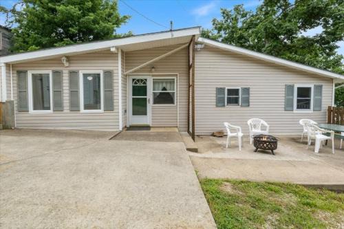Lakefront Escape, Sunrise Views, Boat Slip & Community Dock Access