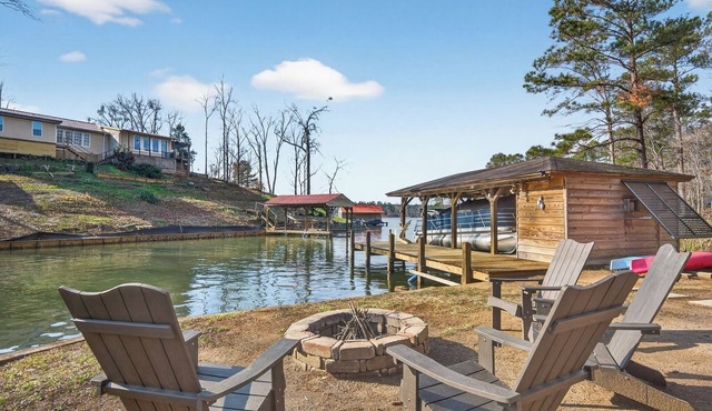 Lakefront Escape w/Private Water Access, Dock, Kayaks, & Fire Pit. Pet Friendly!