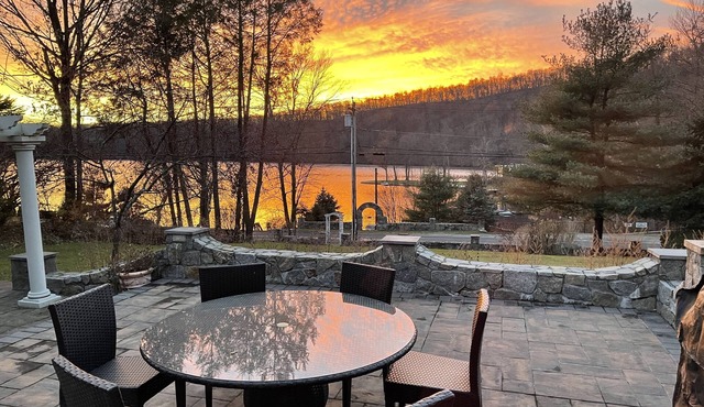Lakefront Escape w Dock, Kayaks, Game Room & Firepit