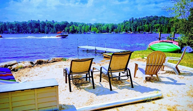 Lakefront/Espresso/Wifi/Games Stocked/Beach/kayaks hammocks/cornhole Darts/Pet
