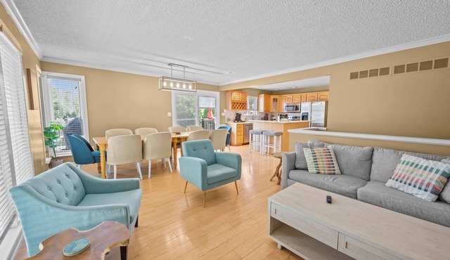 Lakefront Estate for 26 w/Dock