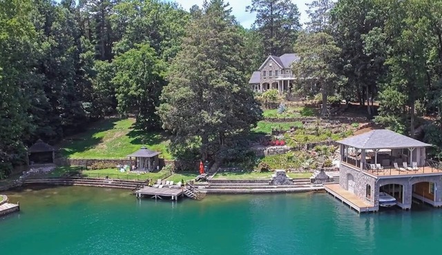 Lakefront estate on Lake Rabun-boathouse, pickleball, game room & stunning views