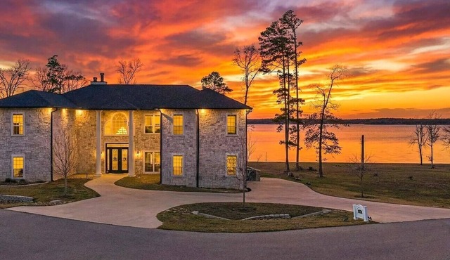 Lakefront Estate Sleeps 18, Bunk & Game Room & Boat House w/Swim Hole & Kitchen!