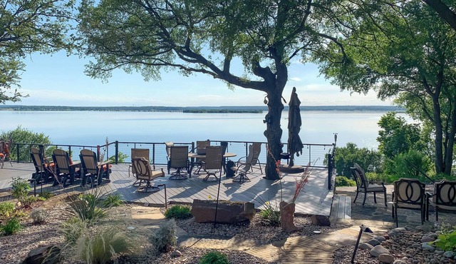 Lakefront Estate: Stunning Views, Deck, Bar & Dock