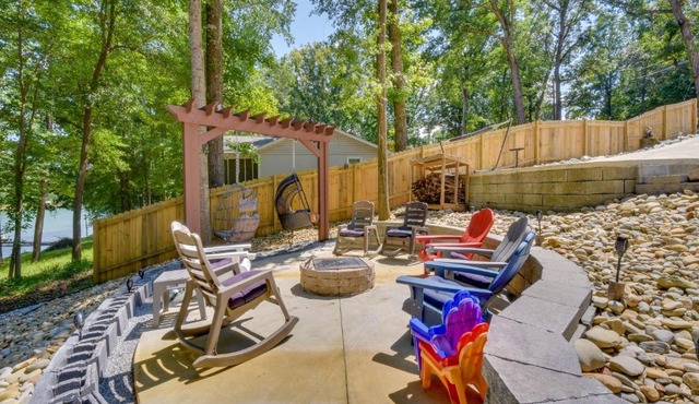 Lakefront Fair Play Vacation Rental, Pets Welcome!