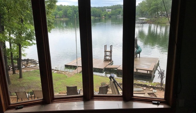 Lakefront family vacation fun!