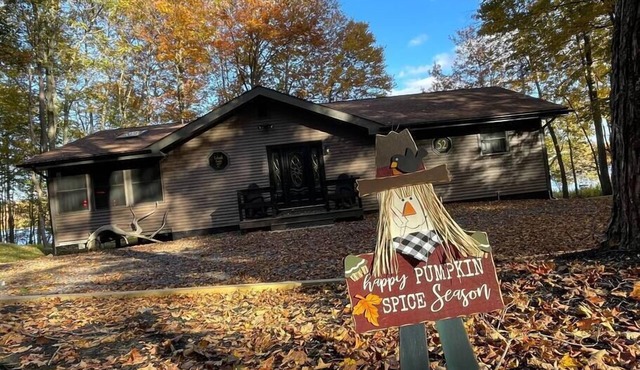 *Lakefront Family Oasis* Kayaks* Hot Tub* Fire Pit*