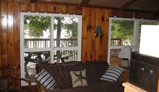 Lakefront Family Cottage with Tennis Court!