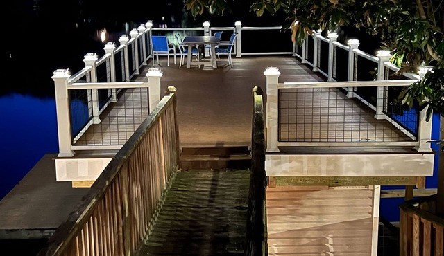 Lakefront FAMILY-FOCUSED Home 20 Minutes from TIEC