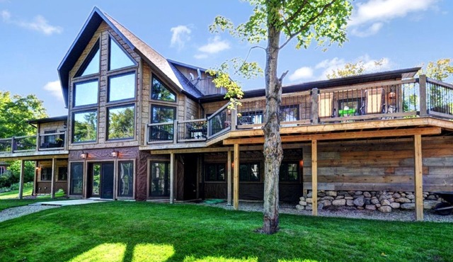Lakefront Family-Friendly Log Cabin Rental with Private Beach near Ottawa, Ontario