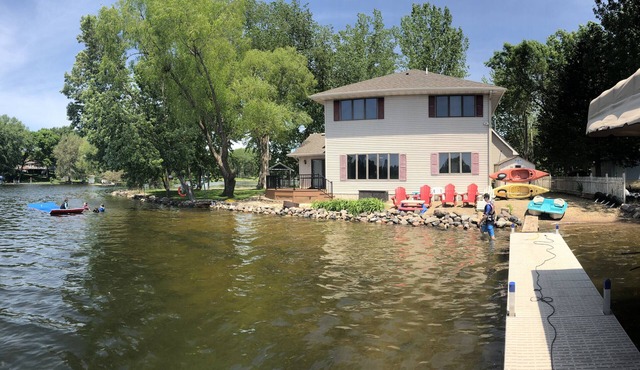 Lakefront Family Getaway! Pontoon Rentals-Kayak-Pedal Boat-Fire Pit-Sandy Beach