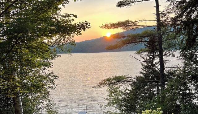 Lakefront Family Getaway | Stunning Sunsets | Dog-Friendly | 2 Summer Wks Left