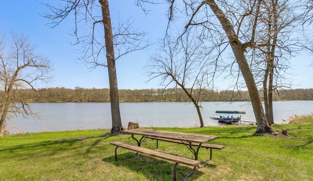 Lakefront Family Home w/Boat Dock in Underwood