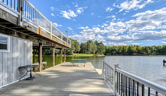 Lakefront family home in gated community with swimming area & dock - dogs OK