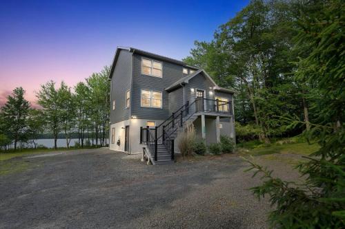 Lakefront Family Home With Private Fishing Dock and Kayaks In Big Bass Lake