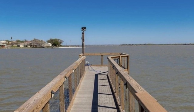 Lakefront Family Home