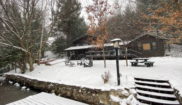 Lakefront Family Retreat - 3BR, 2 King Beds, Walk to Town