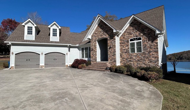 Lakefront Family Retreat - Mill Creek at Beautiful Lake Guntersville