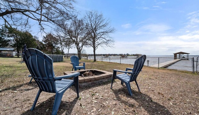 Lakefront Family Retreat– Private Dock & Fire Pit​